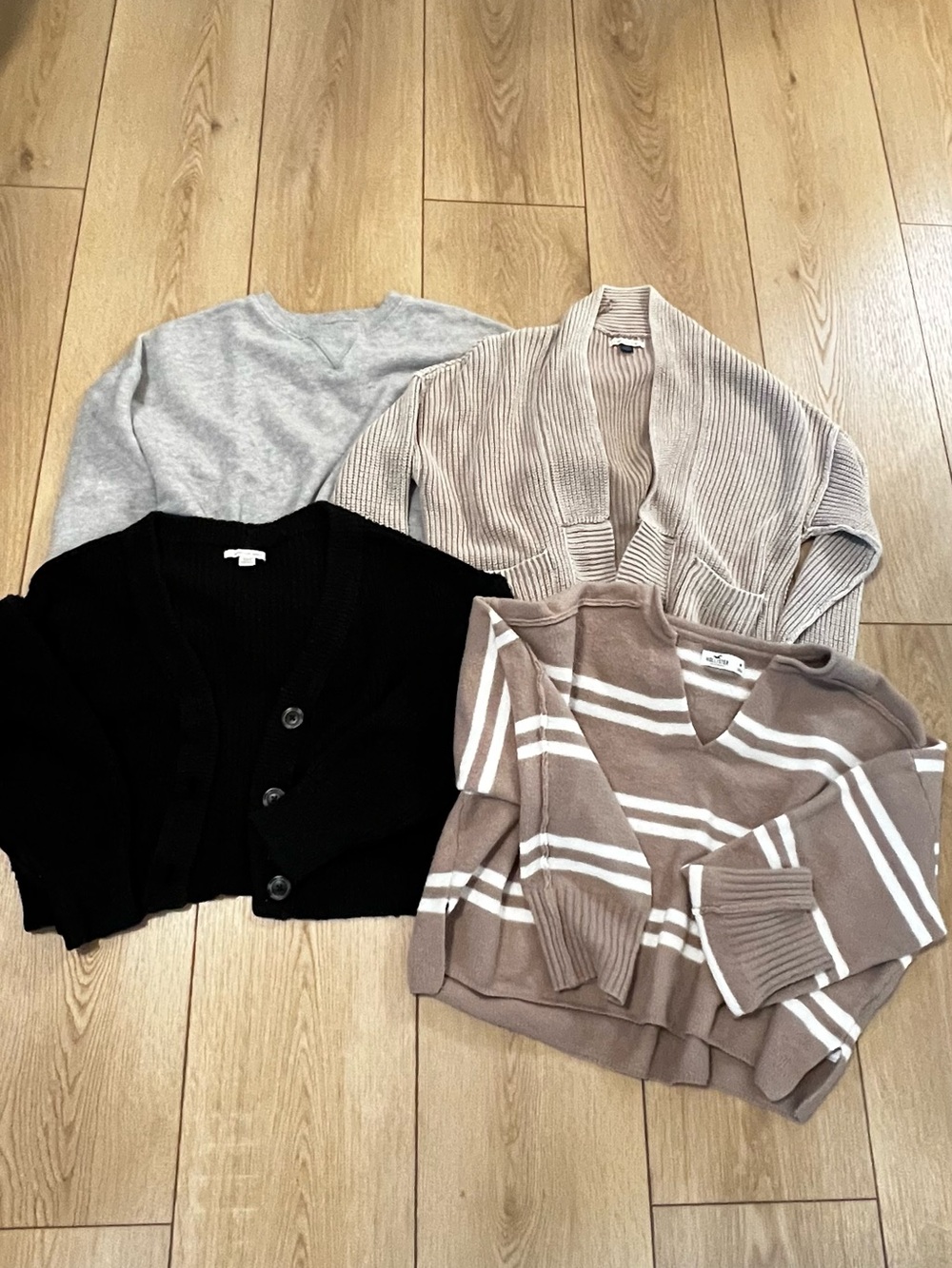 Four sweater bundle Hollister, American eagle medium